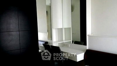 คอนโดให้เช่า : คอนโด 2-ห้องนอน ที่ เซ็นทริค รัชดา-สุทธิสาร ใกล้ MRT สุทธิสาร (ID 384659)