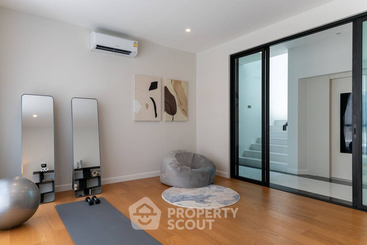 picture 5-BR House at CINQ ROYAL Krungthep Kreetha in Saphan Sung (ID 2323495) - 9/32