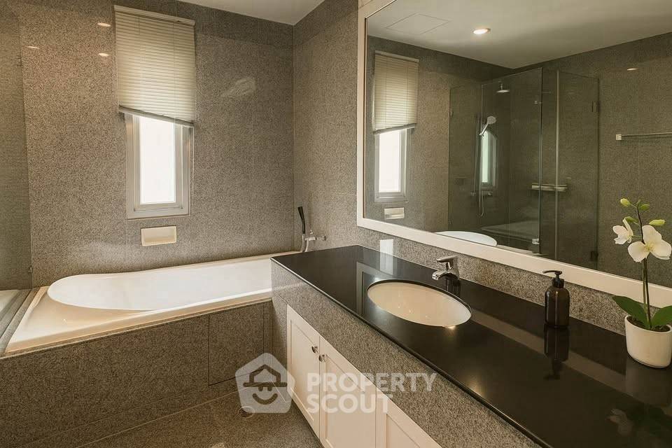 picture 2-BR Condo at Noble House Ruamrudee near BTS Phloen Chit (ID 2326457) - 1/13