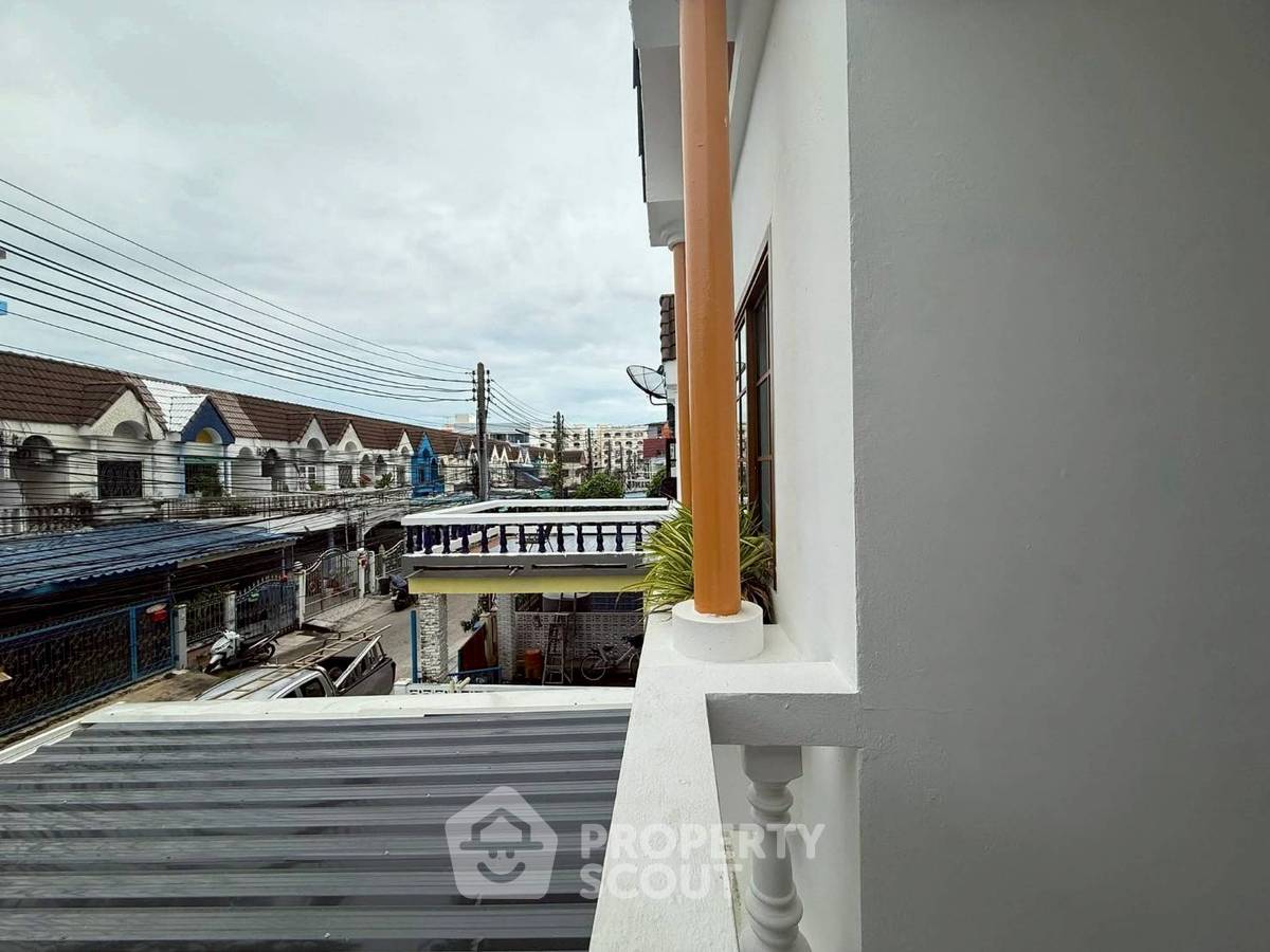 picture 3-BR Condo at Arunothai Condo Pratamnak6 close to Phratamnak (ID 2324401) - 17/18