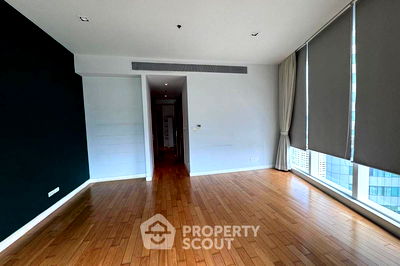 เช่าคอนโด เขตคลองเตย : คอนโด 3-ห้องนอน ที่ มิลเลนเนียม เรสซิเด้นส์ แอท สุขุมวิท คอนโดมิเนียม ใกล้ BTS อโศก (ID 2106463)