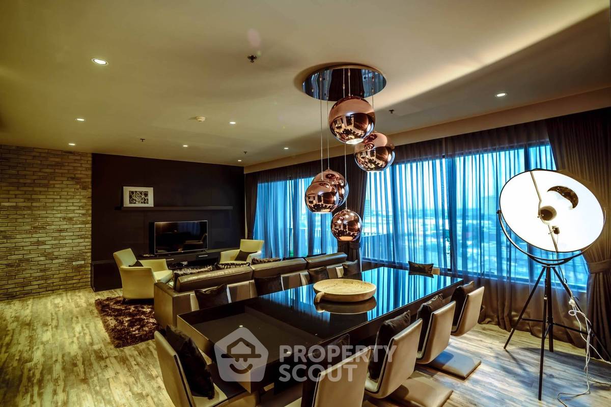 picture 3-BR Condo at The Emporio Place near BTS Phrom Phong (ID 2326462) - 7/30