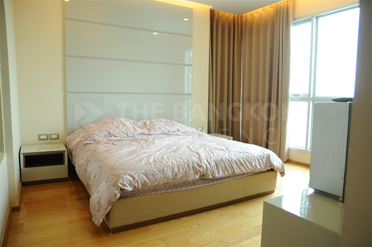 picture Big discount, full deal The Address Asoke near MRT Phetchaburi Station - 1/10