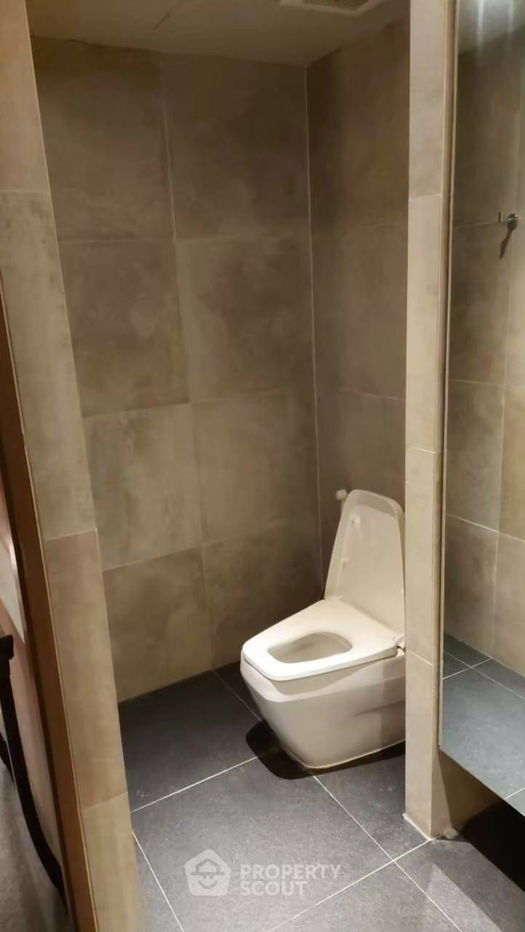 picture 2-BR Condo at Baan Sathorn Chaopraya near BTS Krung Thon Buri (ID 2325694) - 26/40