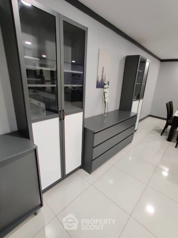 picture 3-BR Condo at Supalai Place Sukhumvit 39 near BTS Phrom Phong (ID 334998) - 16/27