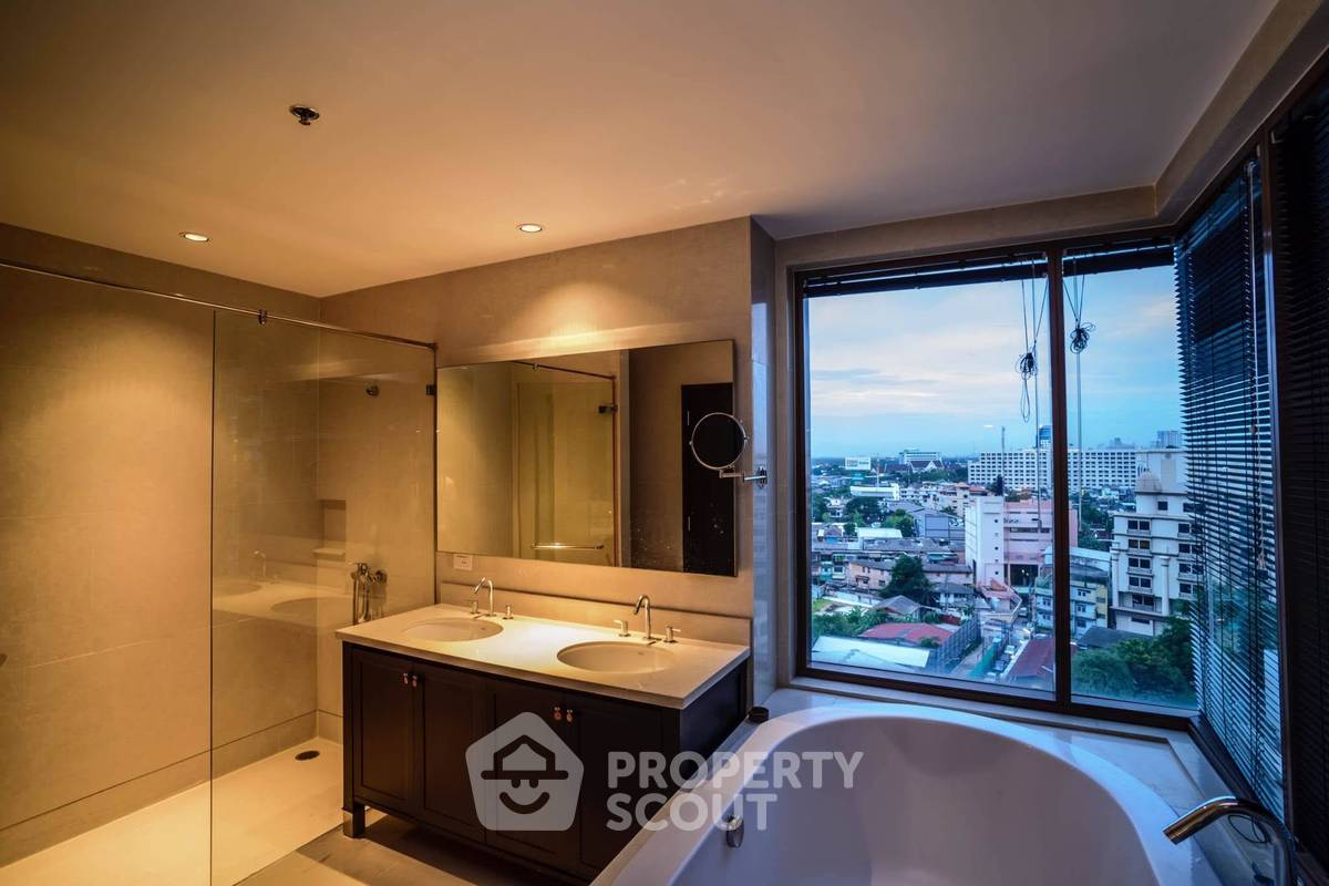 picture 3-BR Condo at The Emporio Place near BTS Phrom Phong (ID 2326462) - 19/30