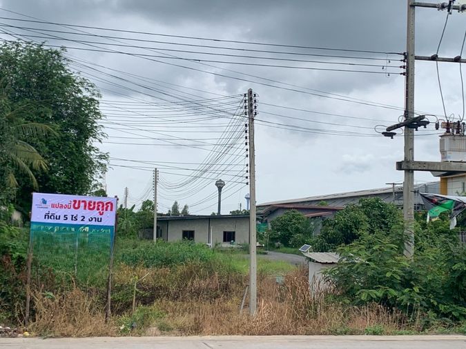  Land for Sale in Lam Luk Ka   Khlong 7  –   5 Rai 2 Ngan Close to shopping centers, tourist attractions, golf courses, and universities.