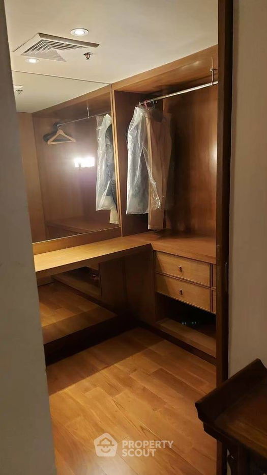 picture 2-BR Condo at Baan Sathorn Chaopraya near BTS Krung Thon Buri (ID 2325694) - 18/40
