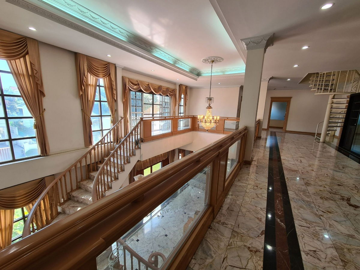picture Urgent sale, 3-story detached house, 215 sq m., Senanikom Road 1, Soi 28, P. Thananiwet Village, .Line ID: @951qfbfi - 2/20