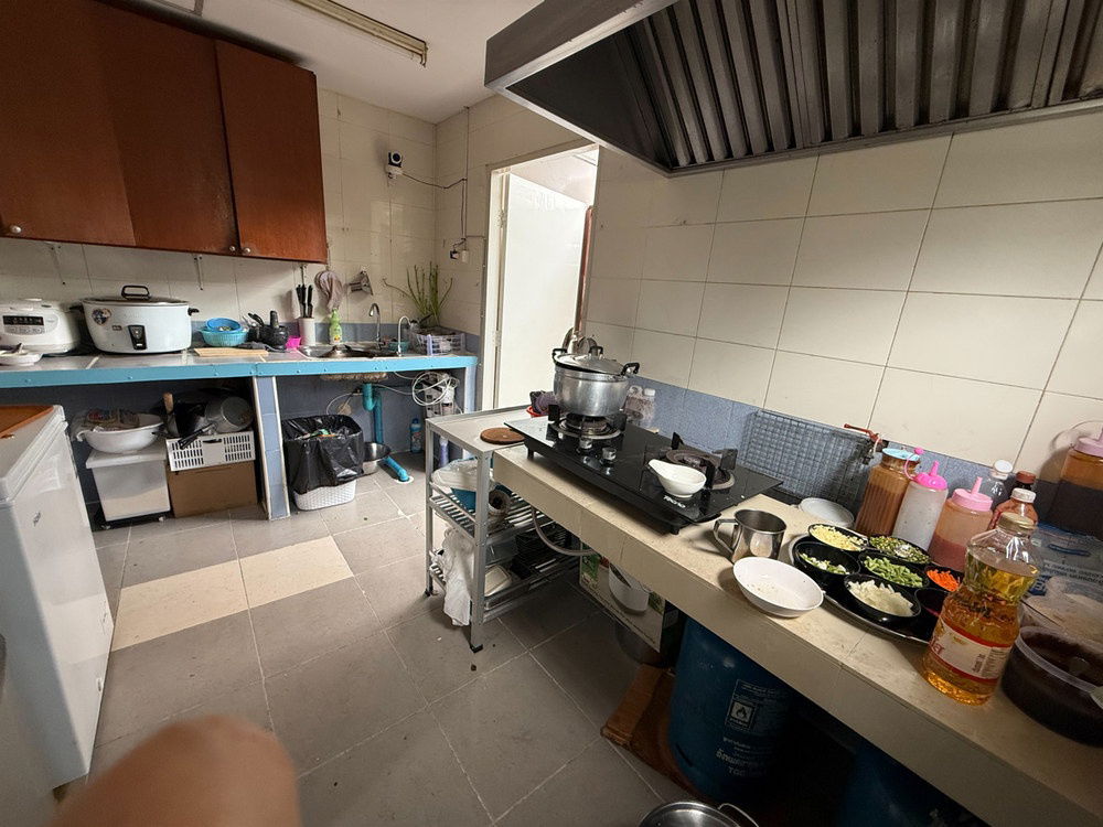 picture Call : 092-815-2676 Restaurant for sale, location On Nut 19, Suan Luang, 65 sq.m, separate kitchen, parking available - 8/11