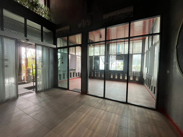 รูป ให้เช่าอาคารชั้นเดียว ร้านกาแฟ / ร้านค้า / หน้าร้าน / Office / ริมถนนพัฒนาการ / ตกแต่งเป็นร้านกาแฟ / เหมาะเป็น Cafe หรือ หลากหลายธุรกิจ - รูปที่ 11/15
