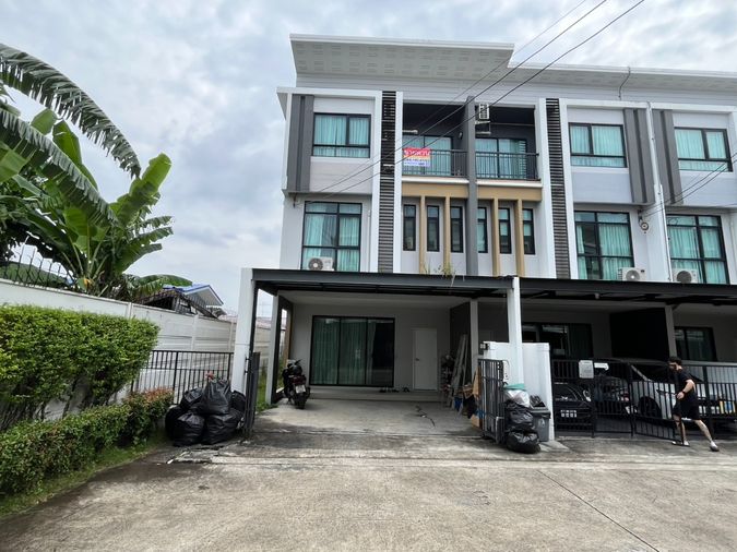 เจ้าของขายเอง ทาวน์โฮม 3.5 ชั้น โครงการ พาทิโอ วัชรพล-รามอินทรา (หลังริม) ใกล้ รถไฟฟ้า และทางด่วน MRT-วัชรพล  ถ.วัชรพล บางเขน  (ราคา 4,490,000 บาท)  