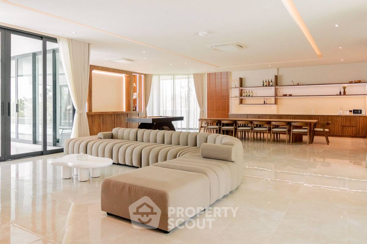 รูป วิลล่า 6-ห้องนอน ใกล้ เมืองพัทยา (ID 2327174) - รูปที่ 2/17