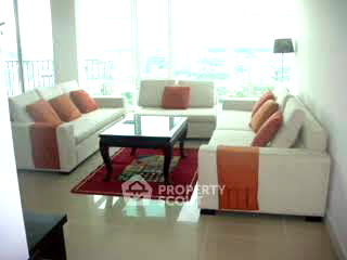 Condos for rent : 3-BR Condo at Fullerton Sukhumvit near BTS Ekkamai (ID 2327177)