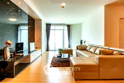Condos for sale : Spacious 2-BR 140 Sqm Baan Sathorn Chaopraya Near BTS Krung Thon Buri (ID 567055)