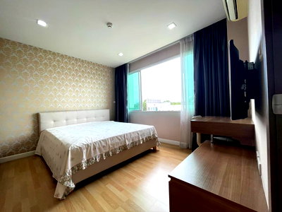 Condos for rent : For rent Green Lake Condo Sriracha, beautiful room with furniture, close to the community, convenient transportation, natural view, great atmosphere