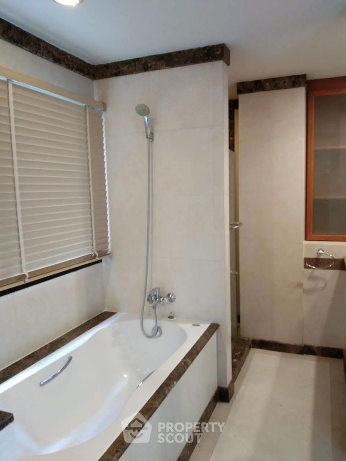 picture 2-BR Condo at Baan Ananda Condo Sukhumvit 61 near BTS Thong Lor (ID 2327278) - 10/18