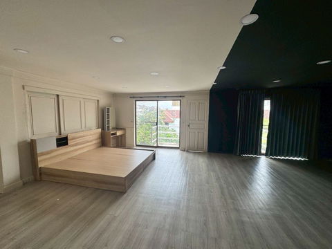 For rent, for rent, for rent, 4-story home office, Town in Town, Soi 3, premium location, cheap price, interested, Line: @951qfbfi