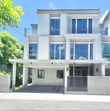 ให้เช่าบ้านกลางเมือง คลาสเซ่ สุขุมวิท 77 (Baan Klang Muang Classe Sukhumvit 77) อยู่ในซอยอ่อนนุช 21 