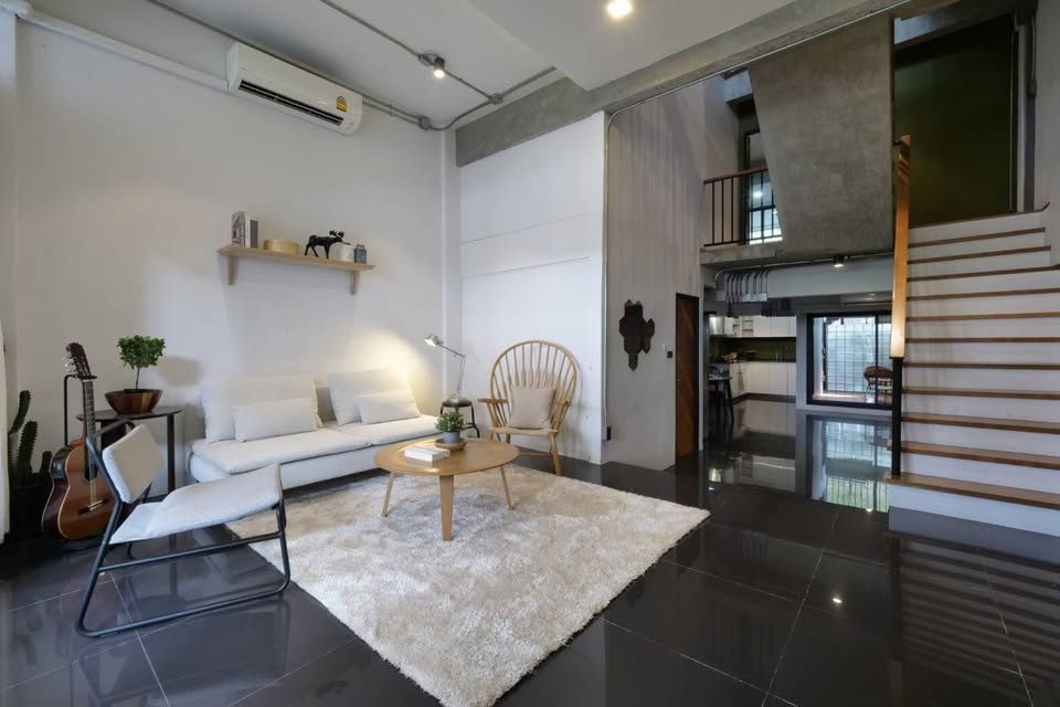 รูป LTH13286RE – Townhouse for Rent | Loft Ekkamai 28 | 230 sq.m | 5 Beds 5 Baths | 92K/Month | Near BTS Ekkamai | ทาวน์เฮ้าส์ให้เช่า ลอฟท์ เอกมัย 28 - รูปที่ 4/11