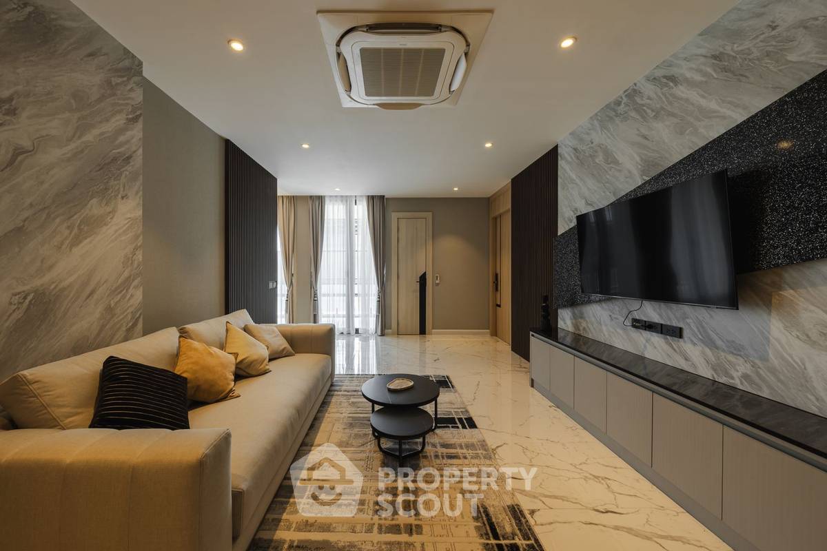 รูป วิลล่า 8-ห้องนอน ใกล้ เมืองพัทยา (ID 2326999) - รูปที่ 23/46