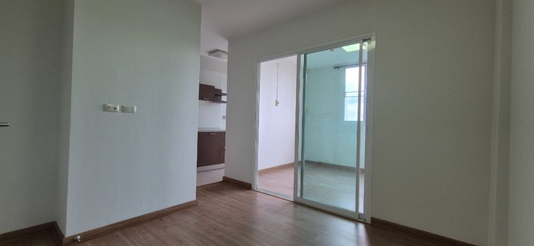 Nice empty room for sale , good transportation - near ARL & MRT Yellow line Huamak.Station and Stamford international university