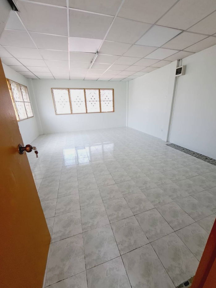 picture Townhouse for rent, 3 floors (end unit), Soi Nonthaburi 22, in front of the Ministry of Commerce - 6/16