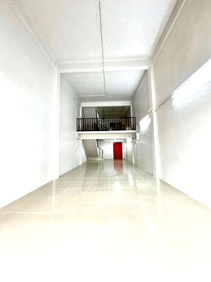 Shophouses for rent Ratchadaphisek Road : Newly Renovated 3.5-Story Shophouse near Meng Jai Intersection (308 sq.m.)