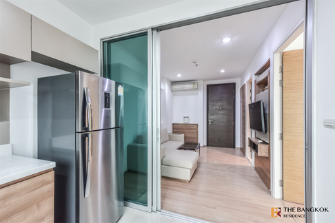 Condo in Business District Rhythm Phahol - Ari near BTS Sena Ruam