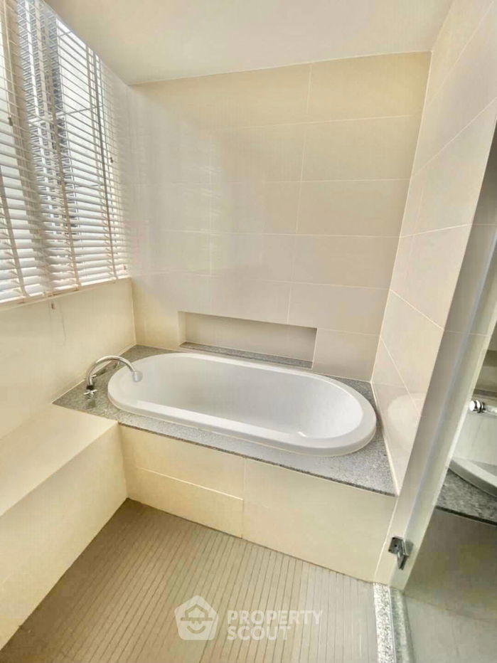 picture 3-BR Condo at Millennium Residence @ Sukhumvit Condominium near BTS Asok (ID 2327061) - 10/17