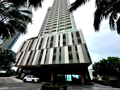Condos for rent : Marina Bay Front Sriracha for rent, a luxurious condo next to the sea, in the heart of the city, in a community area.