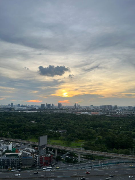 รูป 🔥ราคาดีที่สุด! 2นอน ไซส์ใหญ่ ชั้นสูงสุด วิวดีมากๆ ห้องแต่งหรู เฟอร์จัดเต็ม บนทำเลดีๆ ใกล้ MRT พหลโยธิน , ติดม.เซนต์จอร์น  @  The Saint Residences - รูปที่ 4/5