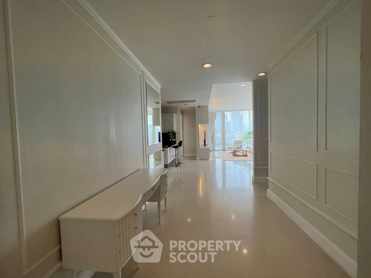 picture 3-BR Condo at Royce Private Residences near MRT Sukhumvit (ID 466105) - 8/22