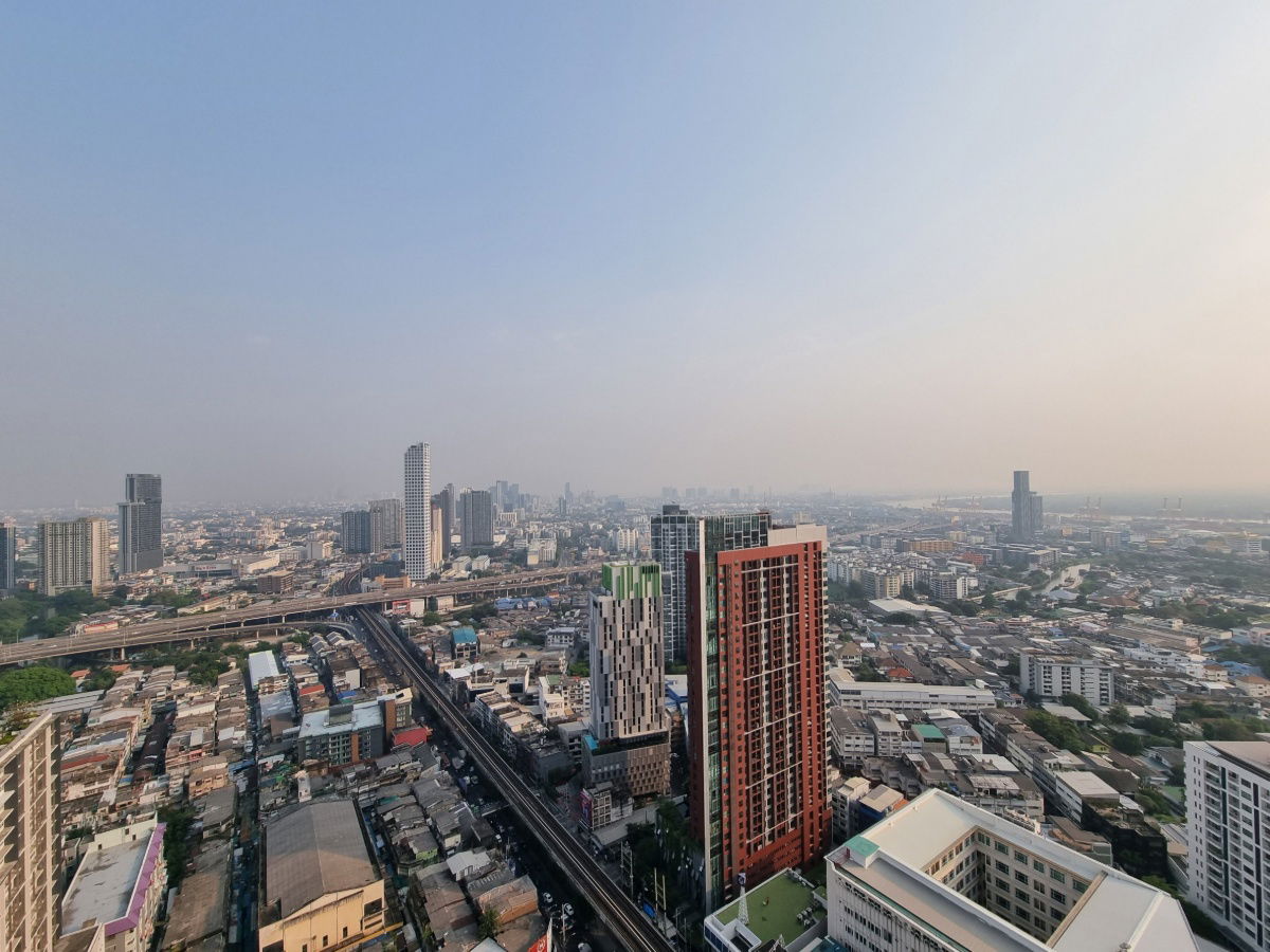 picture For Rent / Sale  : Skywalk Condominium  Walkable to BTS Phrakanong  Room type : 2Bed 1Bath  Usage area : 80 Sq.m On : 41st floor Rent : 45,000  - 13/14