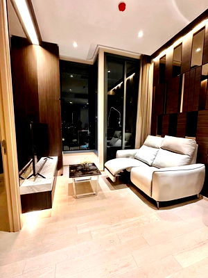 Condos for rent : For Rent: THE ESSE Asoke | Luxury 1-Bedroom High-Rise Condo | Prime Asoke Location