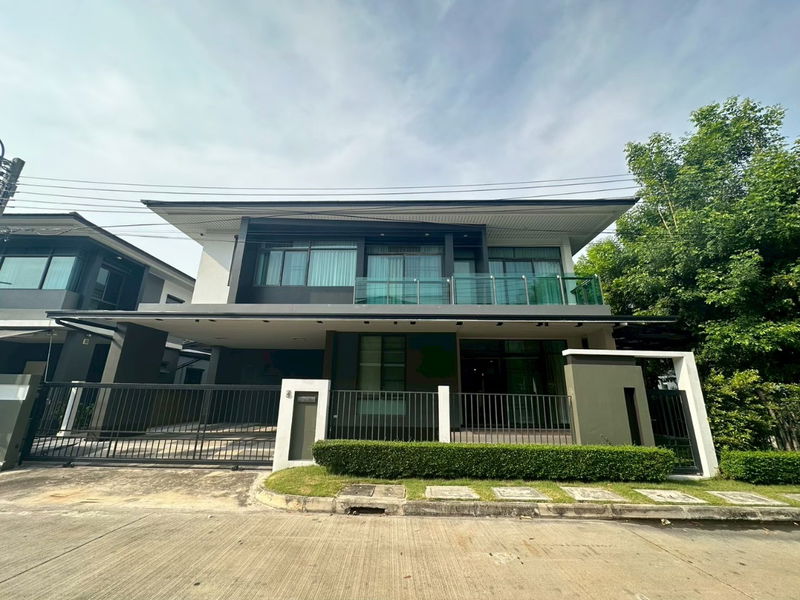 บ้านเดี่ยวให้เช่า : ว่างพร้อมอยู่! 4นอน 4น้ำ 300ตรม. จอดรถ2คัน Line id: @pfagent