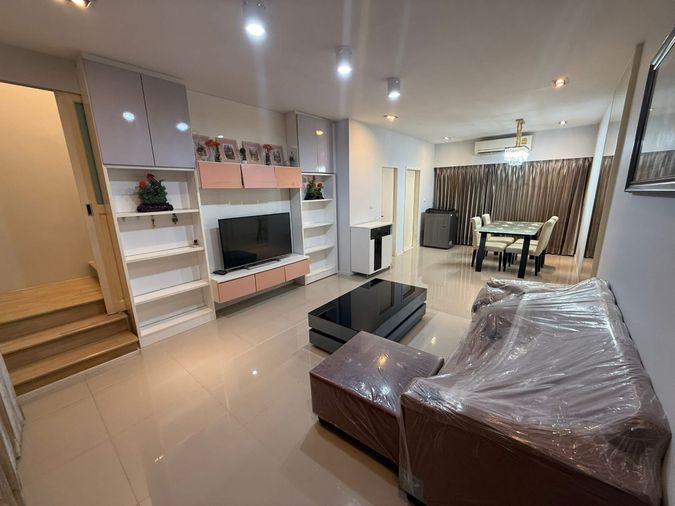 ให้เช่าทาวน์โฮม 3 ห้องนอน 178 ตร.ม. 20 ตร.ว. บ้านกลางเมือง สุขุมวิท 77