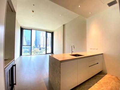 คอนโดให้เช่า : +++เช่าด่วน+++ Scope Langsuan *** 1 ห้องนอน ขนาด 85 ตร.ม. ไม่มีเฟอร์นิเจอร์ พร้อมเข้าอยู่!!!