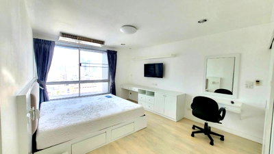 Condos for rent : ST278 For Rent – Bangkok Garden Condo (Narathiwas 24) Spacious condo in a prime city location with full facilities