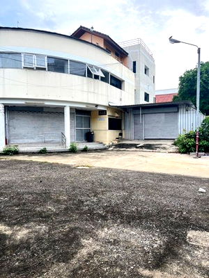 Factory for rent Ratchadaphisek Road : Warehouse For Rent Huai Khwang Bangkok