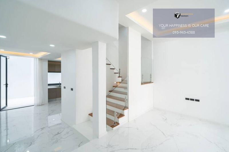 รูป Townhome 3 ชั้น ซอยสุขุมวิท 15 ทำเลดี เพียง 1 นาทีถึง โรงเรียนนานาชาติ NIST และ 5 นาที ถึง BTS อโศก #2025093012125 - รูปที่ 13/15