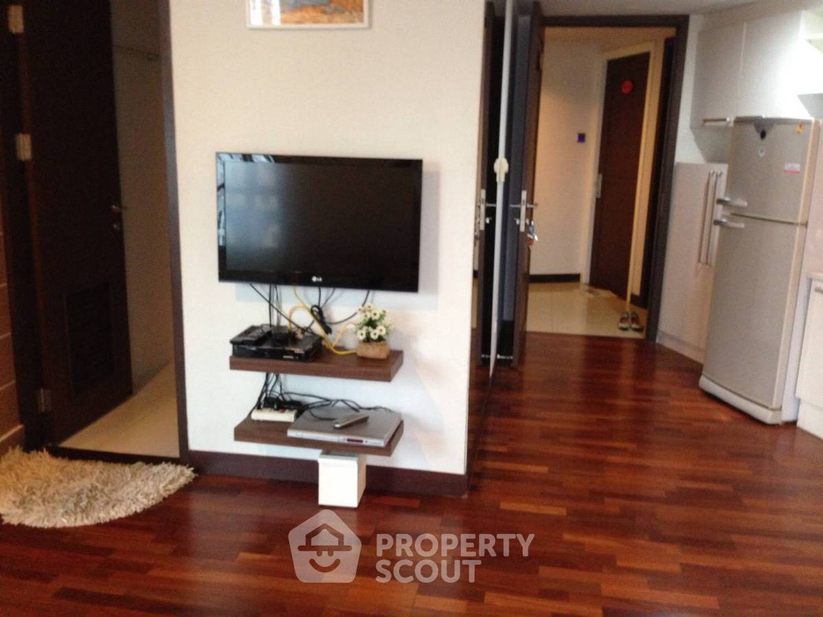 picture 1-BR Condo at Urbana Langsuan Condominium near BTS Ratchadamri (ID 511802) - 2/5