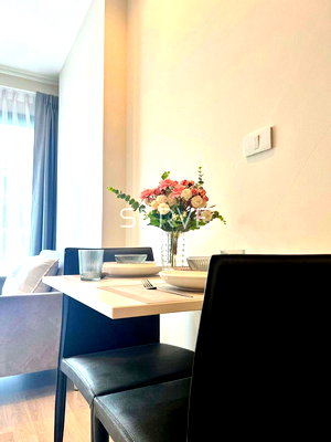 ขายคอนโด : Modren Style 1 Bed Unit with Enclosed Kitchen Condo Next to MRT Huai Khwang 120 m.  For Sale-Centric Ratchada Huai Khwang