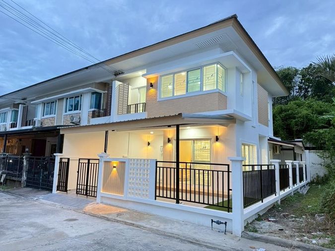 ขายทาวน์โฮมรีโนเวทใหม่ สไตล์มินิมอล ม.เดอะเซ็นทรัล2 ศรีราชา