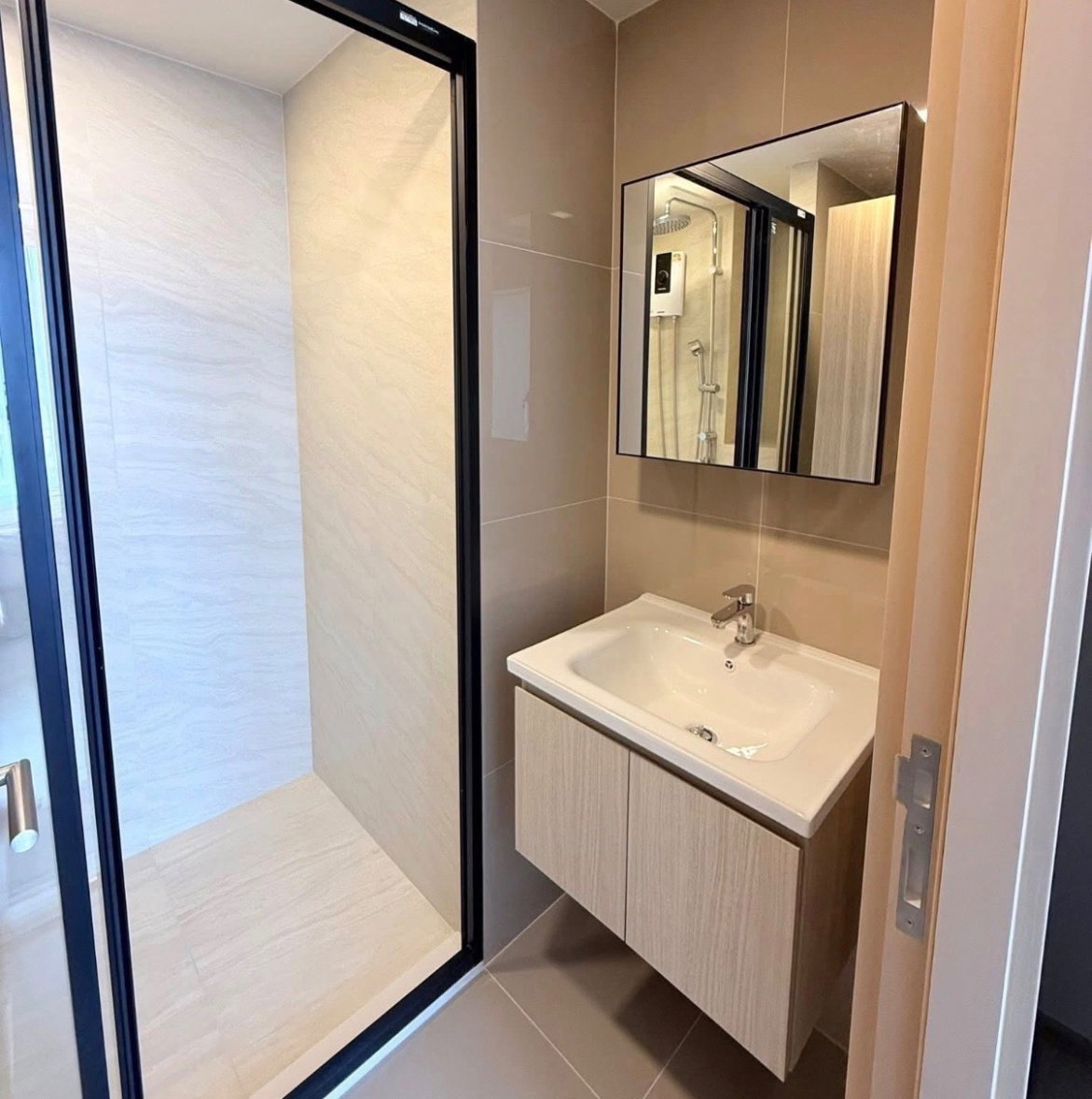 For rent the base rise 23,000 baht