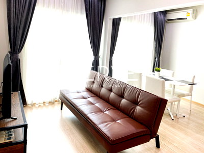 Condos for sale : 2 Beds Combined Unit with Unblock View of South Side Good Location MRT Thailand Cultural Centre 80m.-Noble Revolve Ratchada 1