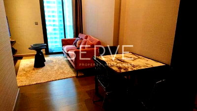 Condos for sale : 1 Bed 1 Bath with Bathtub Nice Room Luxury Condo Good Location MRT Phetchaburi 40 m. / For Sale-The Esse at Singha Complex