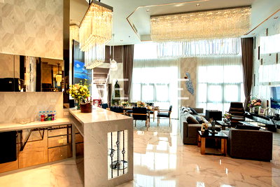 ขายคอนโด : Nice Room 3 Beds with Bathtub Large Unie Good Location MRT Phra Ram 9  500 m. and CentralPlaza-Belle Grand Rama 9