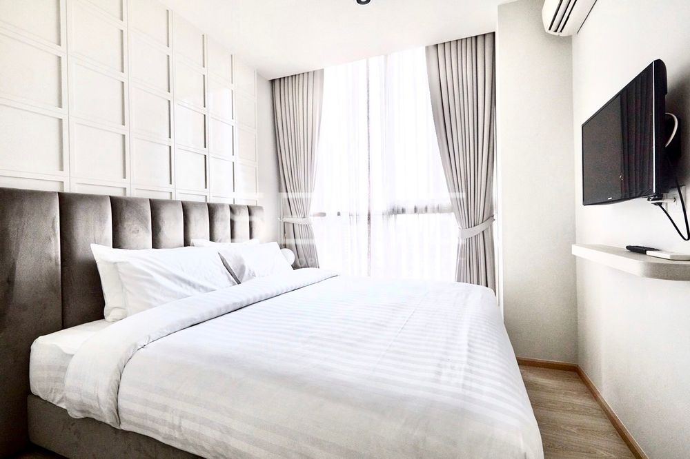 รูป Best Decorate Combine 2 Beds 2 Baths Large Unit  Next to MRT Thailand Cultural Centre 80 m/ For Rent-Noble Revolve Ratchada 1 - รูปที่ 4/10