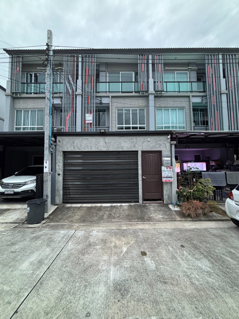 ขายทาวน์โฮม : ✨🏡 ขายทาวน์โฮมสุดคุ้ม “พาทิโอ พระราม 2” ✨ 📍 ใกล้เซ็นทรัล พระราม 2 เพียง 10 นาที | บิ้วอินทั้งหลัง | สภาพสวยพร้อมอยู่!